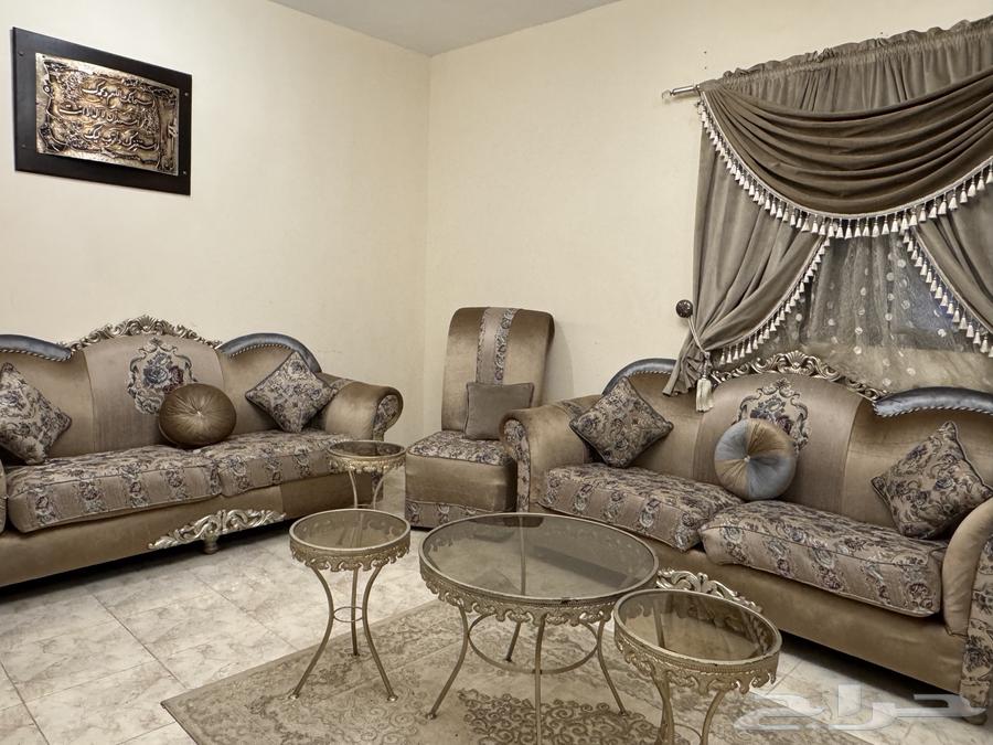 كنب مكون من 8 قطع نظيف ومتكامل للبيع المستعجل64584461326595113