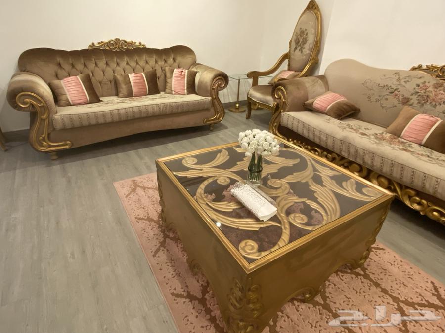 للبيع طقم كنب مجلس نظيف جدا مع الطاولات64579910683651113