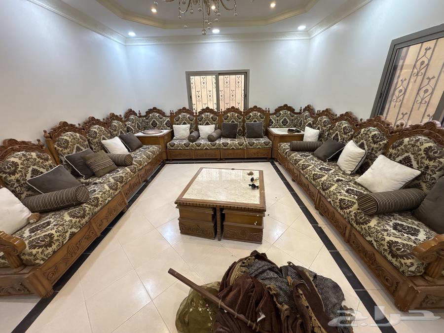 كراسي مجلس وطاولاتين للبيع وعلى السوم في الخاص64584135064195110