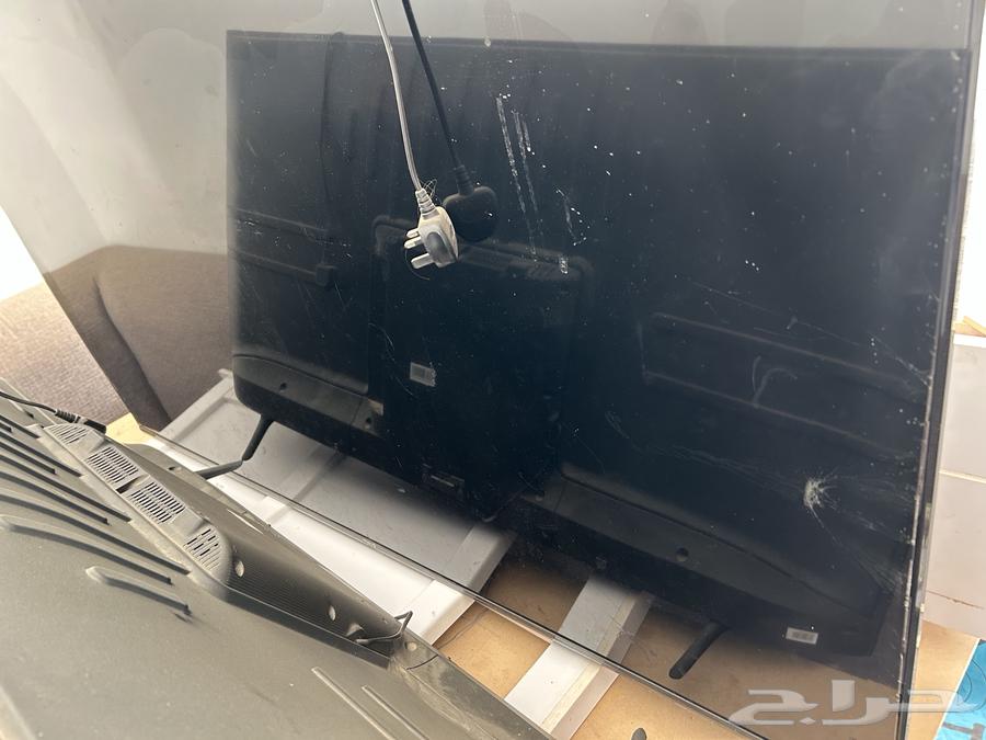 Two broken Hisense smart screens for sale, both with damaged screens64581979823235110