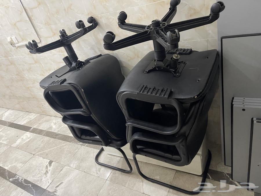 Three desks with drawers, two rolling chairs and two fixed chairs for full sale64586874334209111