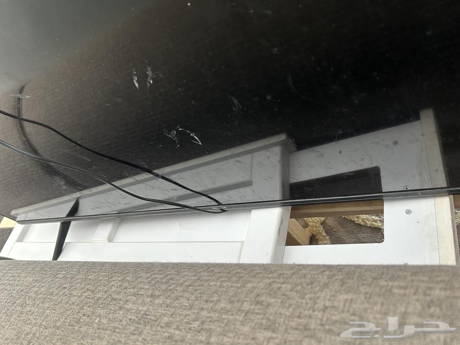 Two broken Hisense smart screens for sale, both with damaged screens64581979823235112