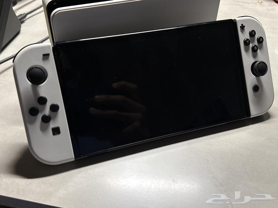 نيتيندو سويتش oled شبه جديد مع اربع العاب هديه للبيع بسعر85064581552811137111