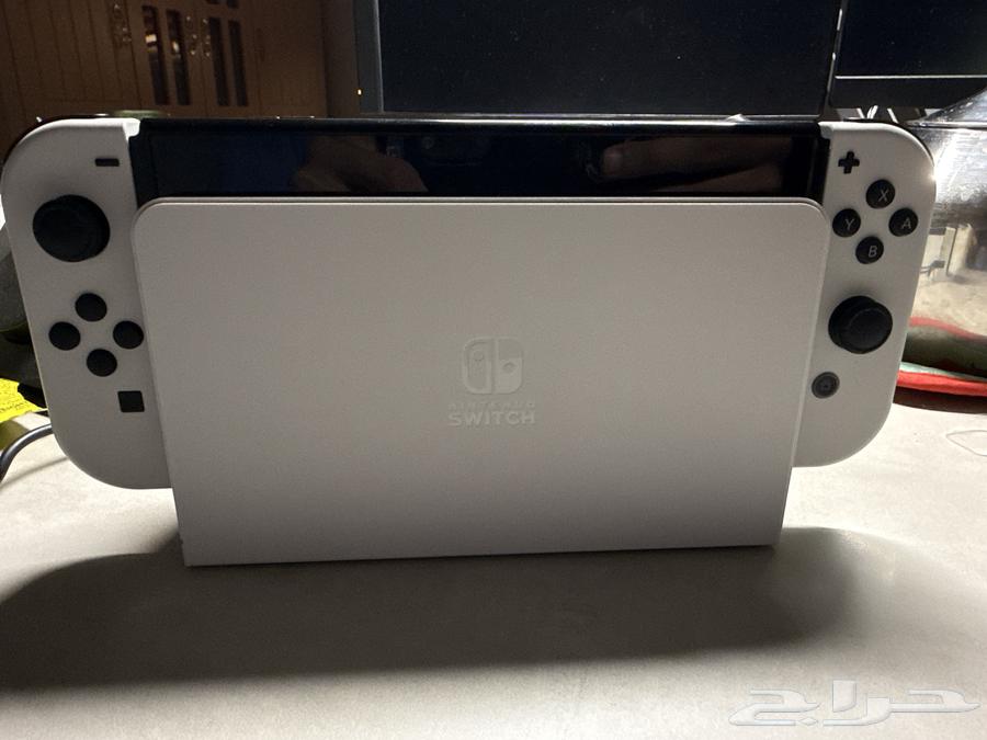 نيتيندو سويتش oled شبه جديد مع اربع العاب هديه للبيع بسعر85064581552811137110