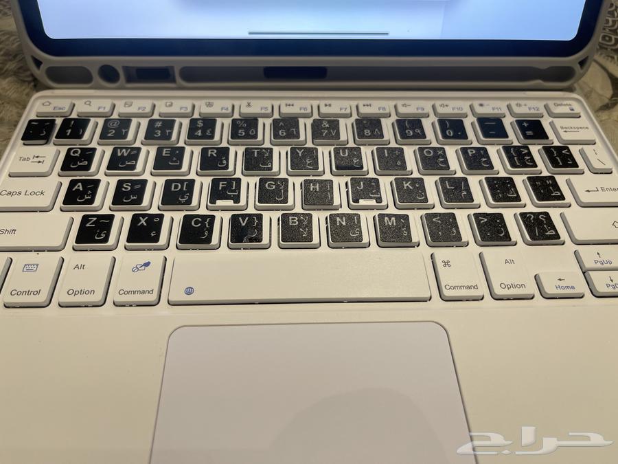 كيبورد ايباد جدا  ممتاز جديد استخدام يوم مافي خدوش64583781325186110