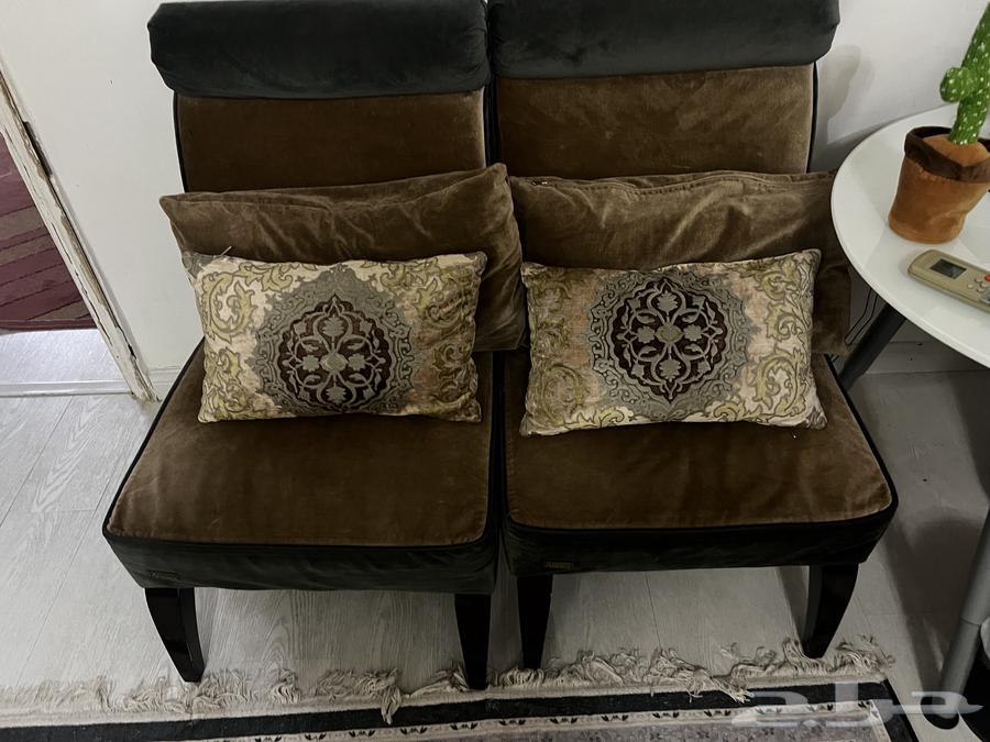 Clean sofa set for sale due to travel64583357761155110