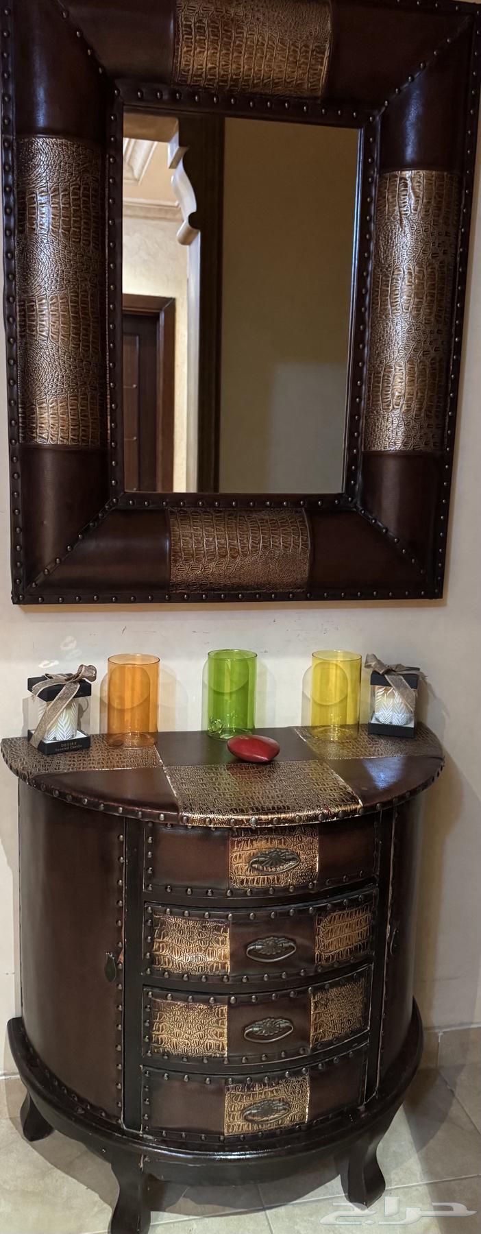 Closets and table64584785495299110