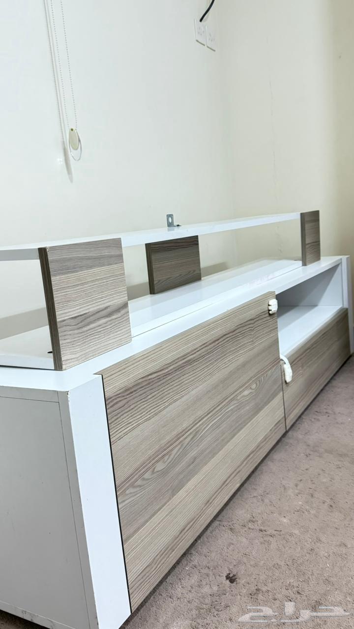 طاوله تلفزيون عصريه شبه جديده64584715726595112