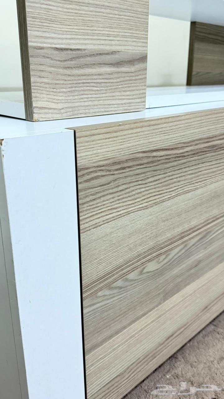 طاوله تلفزيون عصريه شبه جديده64584715726595113