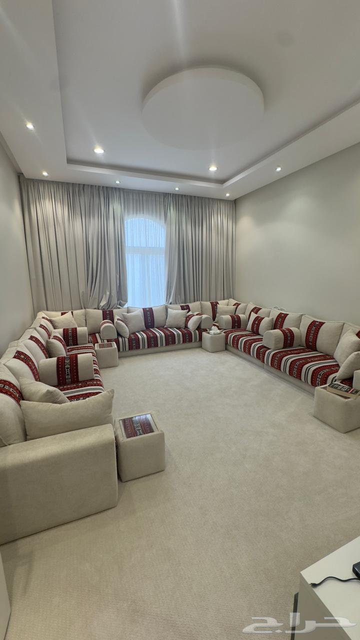 مجلس أرضي للبيع64585868950530112