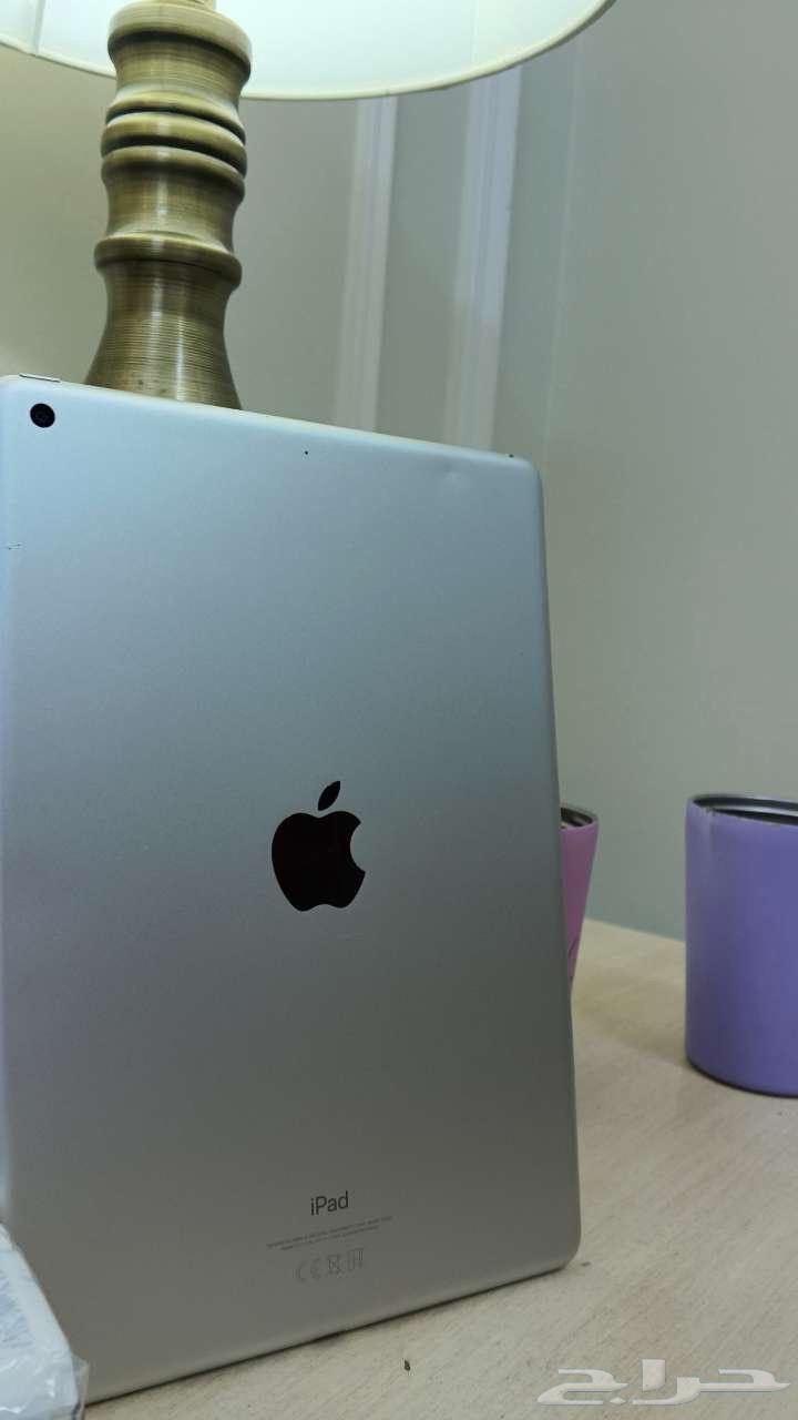 ايباد ابل نظيف ما يشتكي من اي شي معاه كرتونته64584206478595111