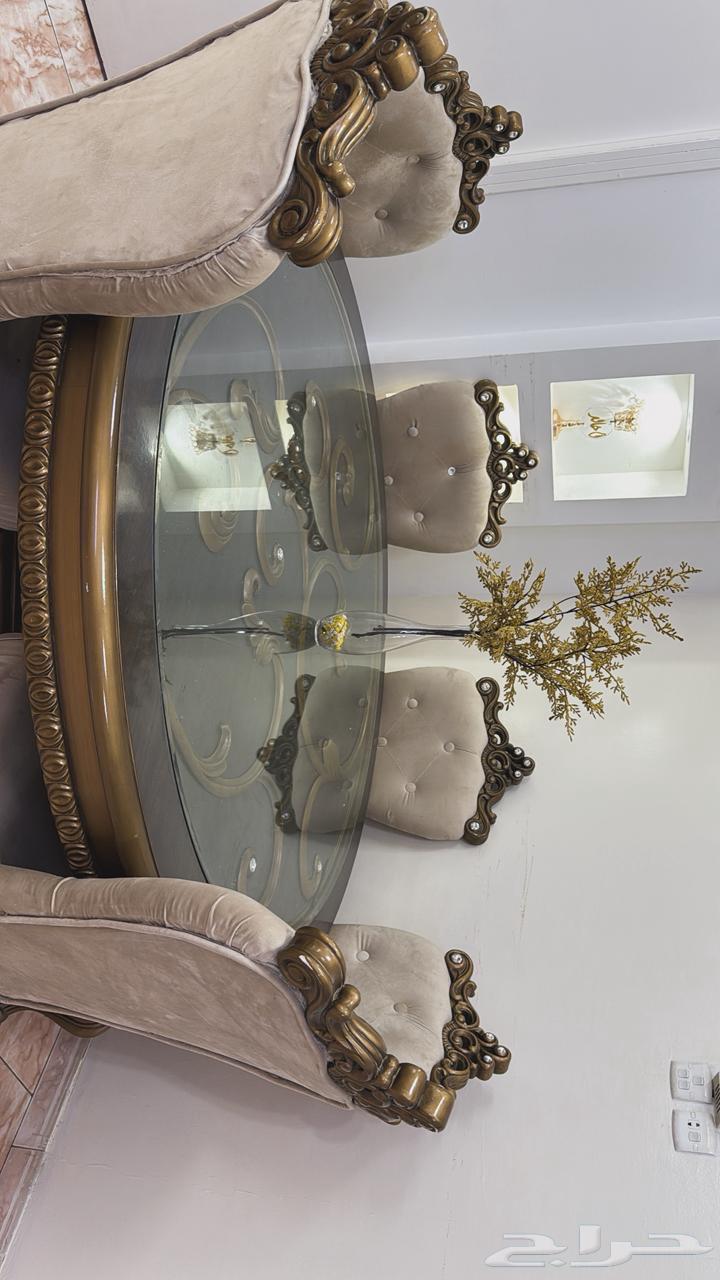 Table with 6 chairs64588024109571111