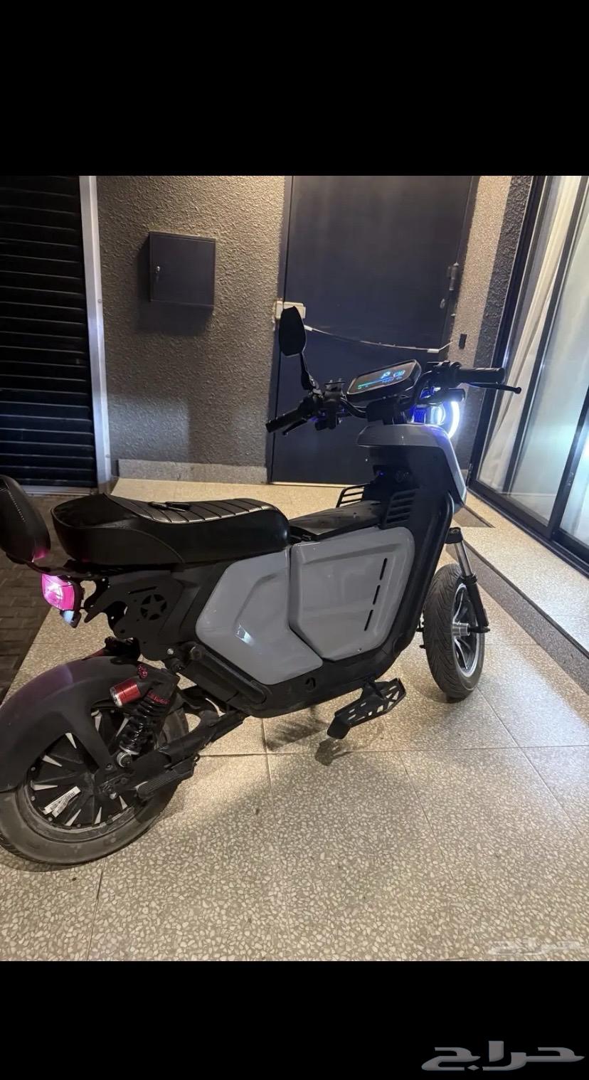 60 Volt Scooter64580853836930110