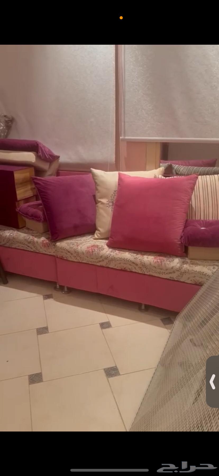 كنب وردي 4x4 مع طاولاته64581759671297110