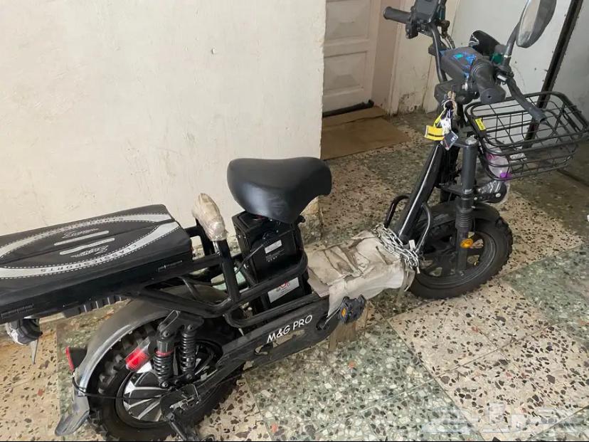 اعرض لكم اسكوتر روسي عريض مقاس 16 مع اغراضه كلها.64579759900673110