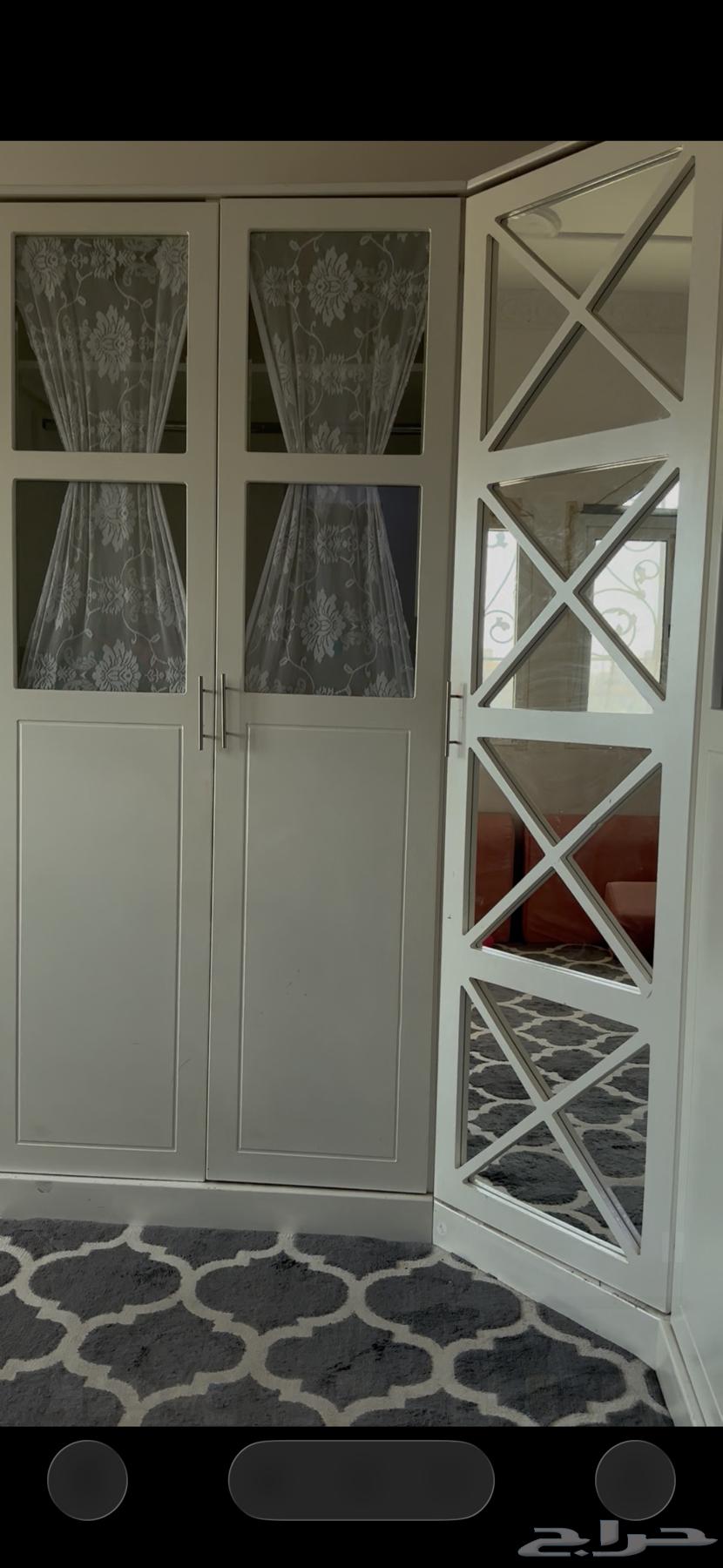 دولاب زاوية أبيض شبه جديد حي الجنادرية الشروق64582550297602110