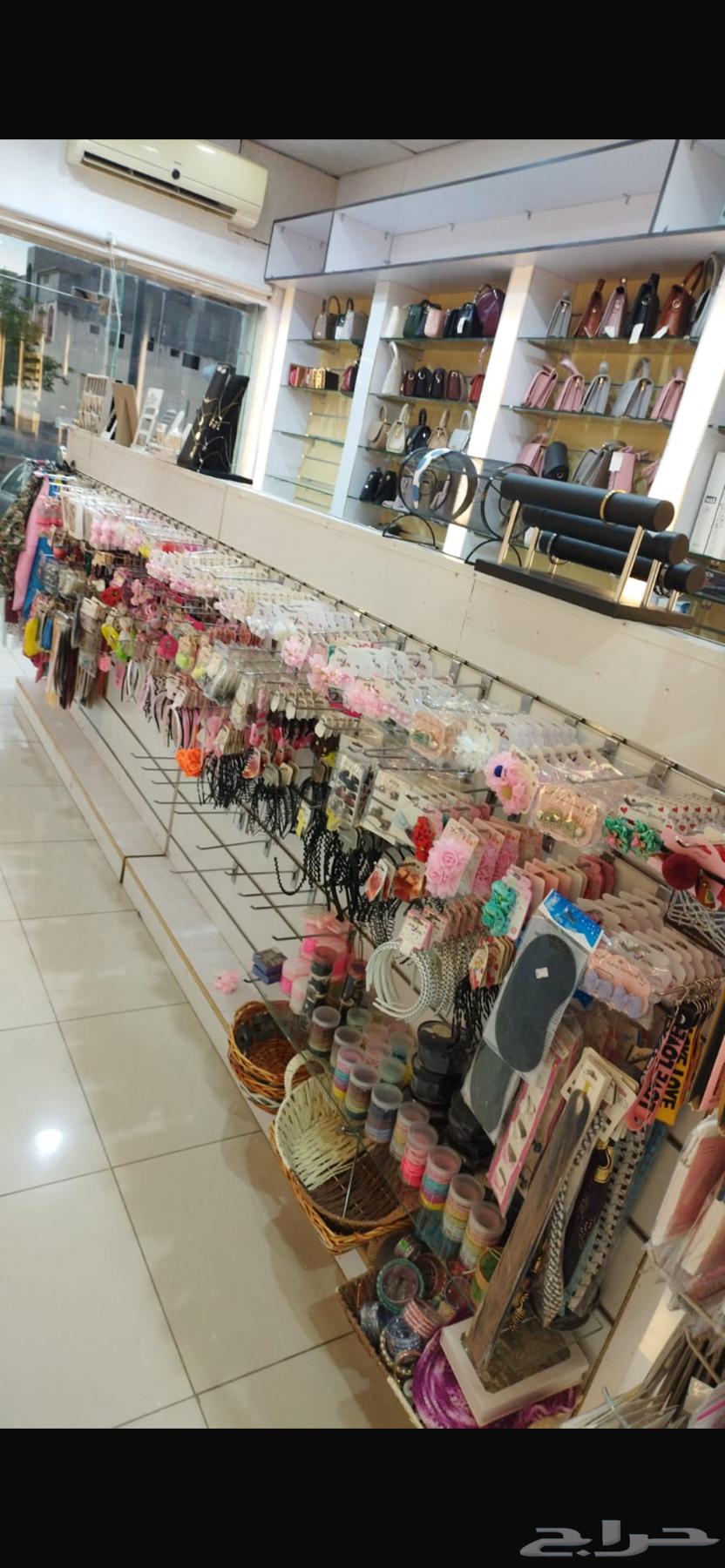 رفوف وديكورات محل ورد   للبيع64580417261826111