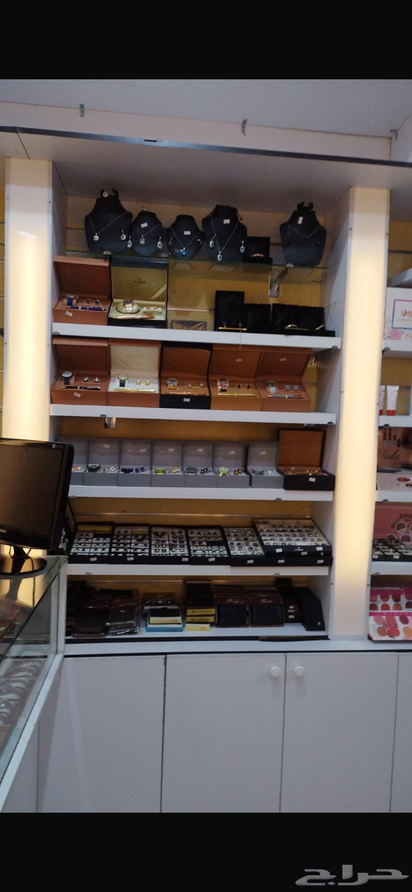 رفوف وديكورات محل ورد   للبيع64580417261826113