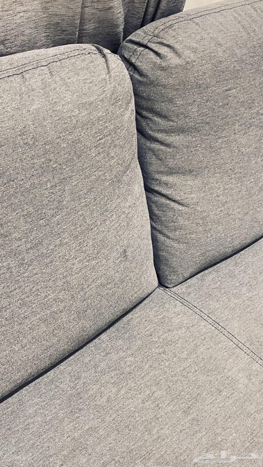 Sofa, table, and lamp64583979592450112