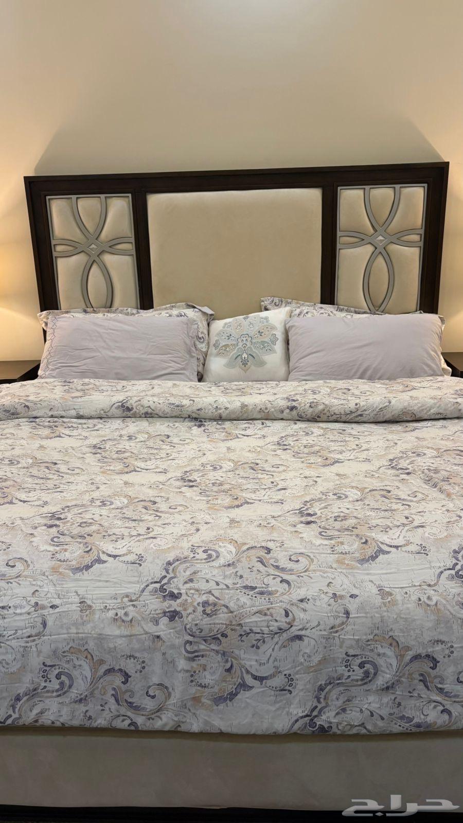 للبيع غرفة نوم من مفروشات العمر64580922302467111