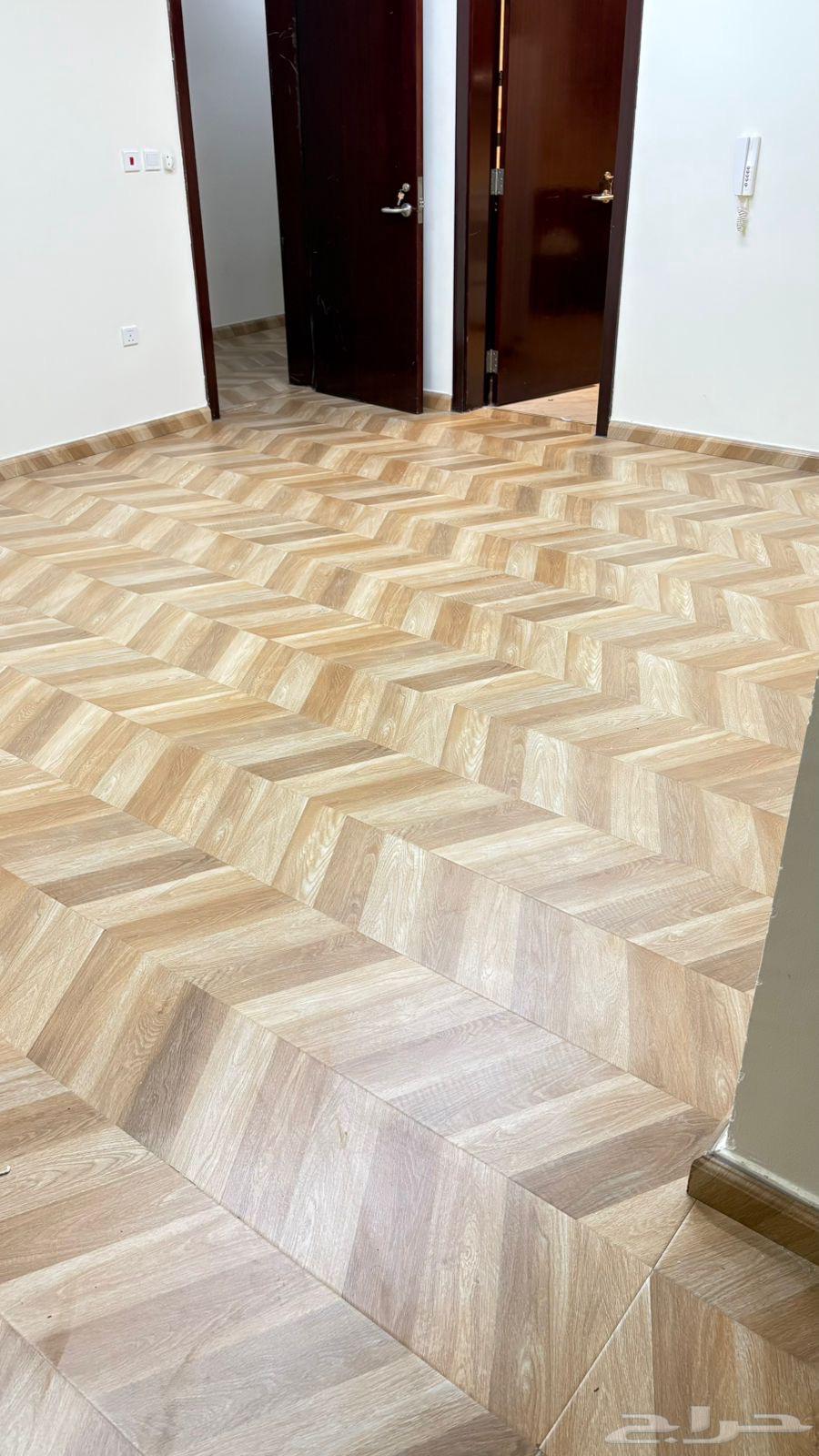 Approximately 55 square meters of 4 mm parquet, excellent condition, for sale due to relocation64586601456003110