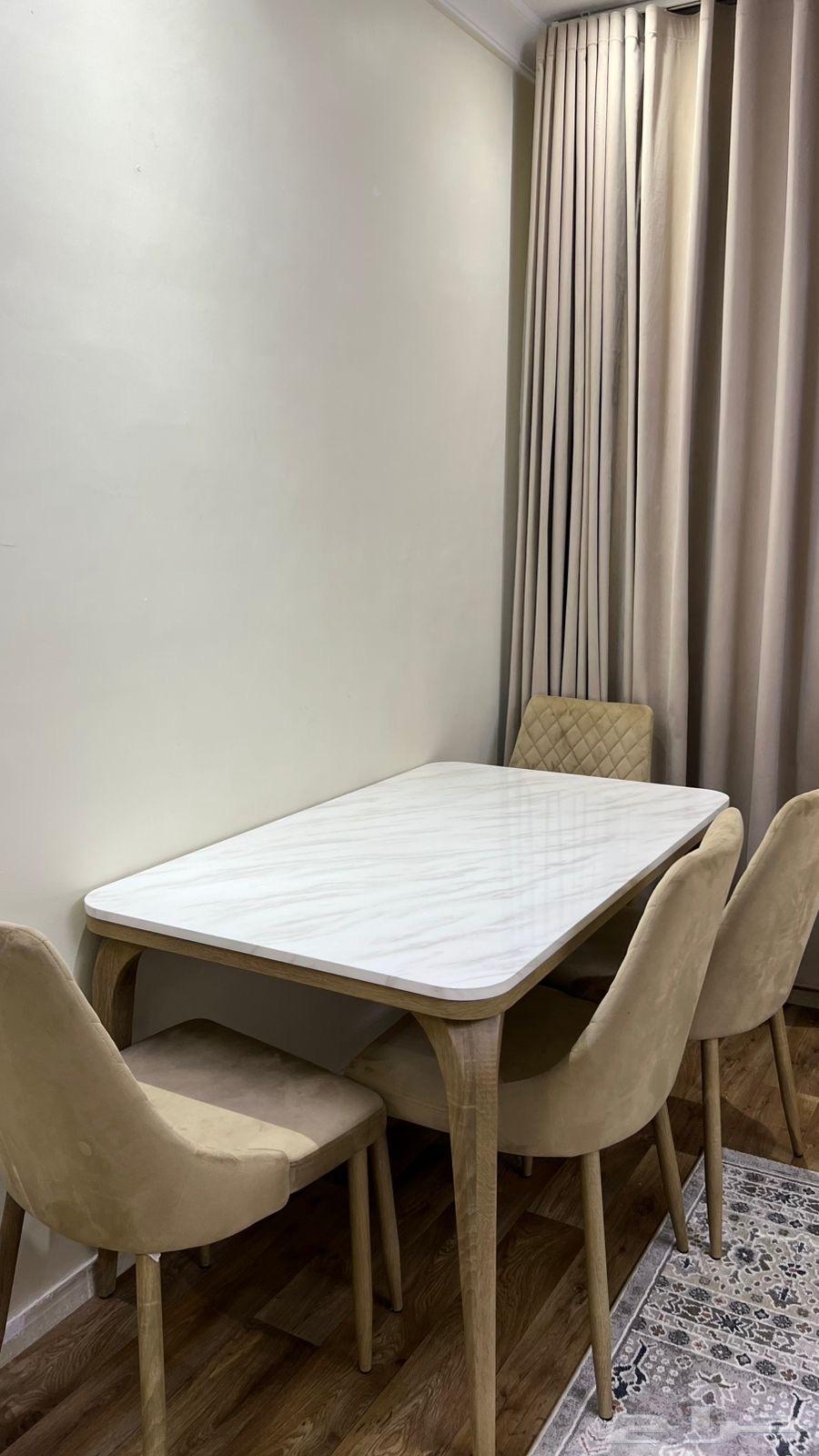 ركن كوفى وطاولة طعام.64587478613250112