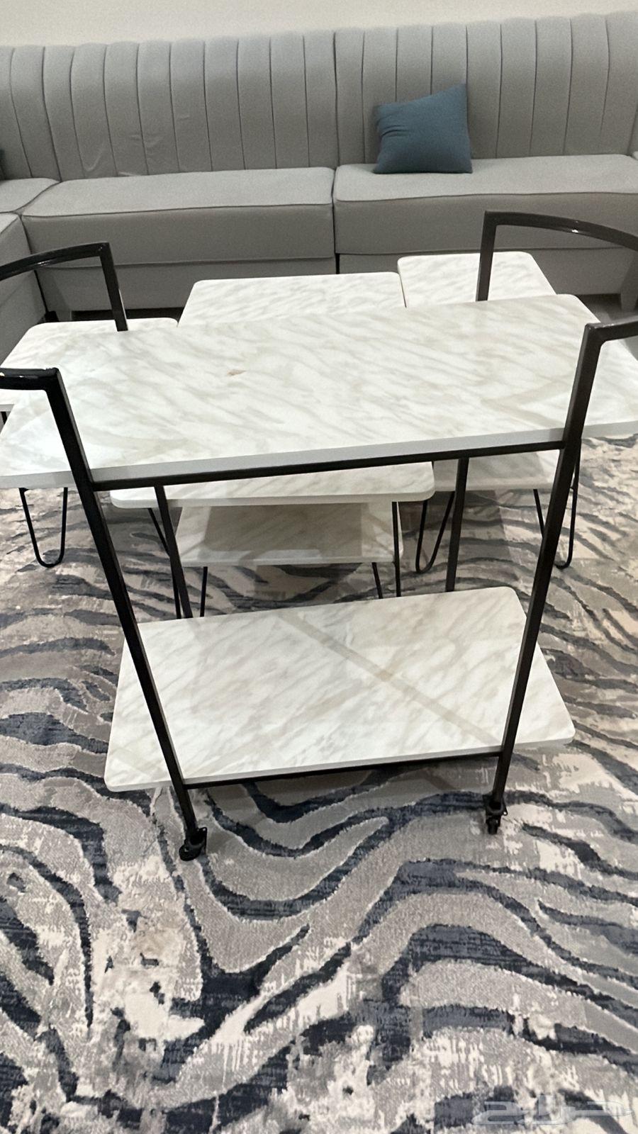 Tables64580676744962112