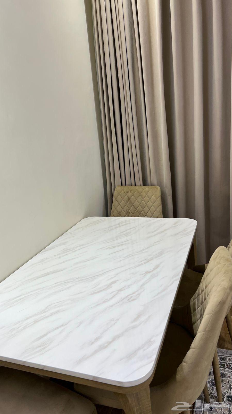 ركن كوفى وطاولة طعام.64587478613250111