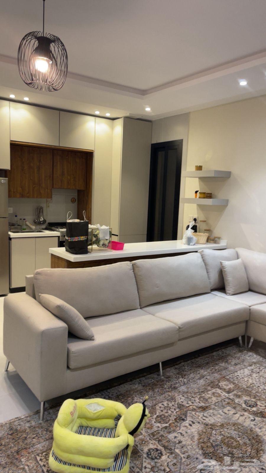 L-shaped sofa64582661244675110