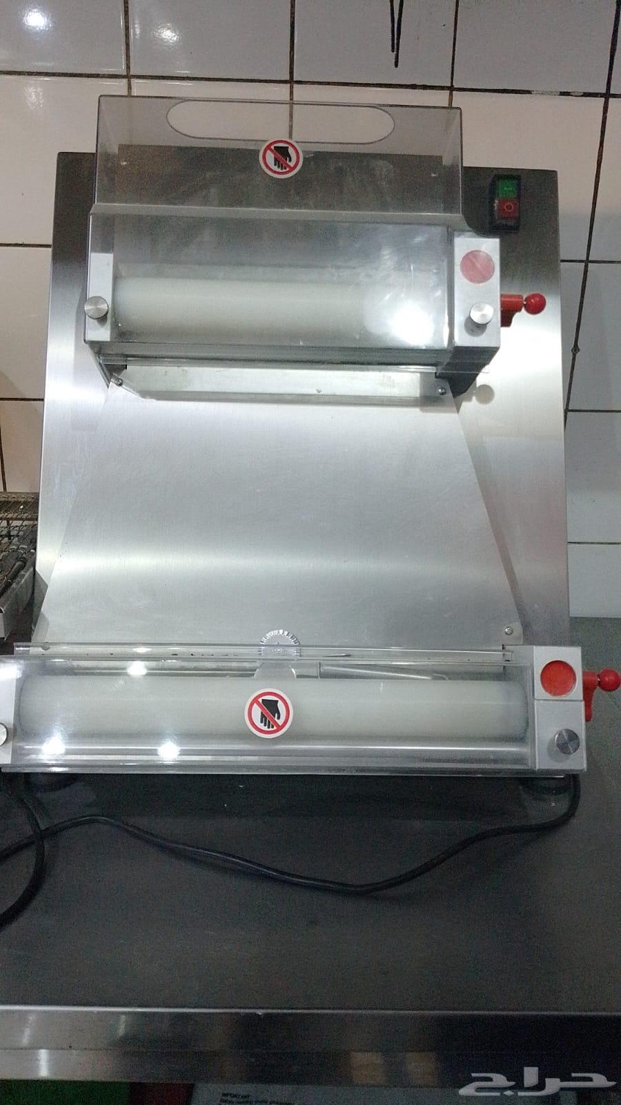 اجهزه شاورما و فطاير وفرن كهربائي شبه جديده64587047108995111