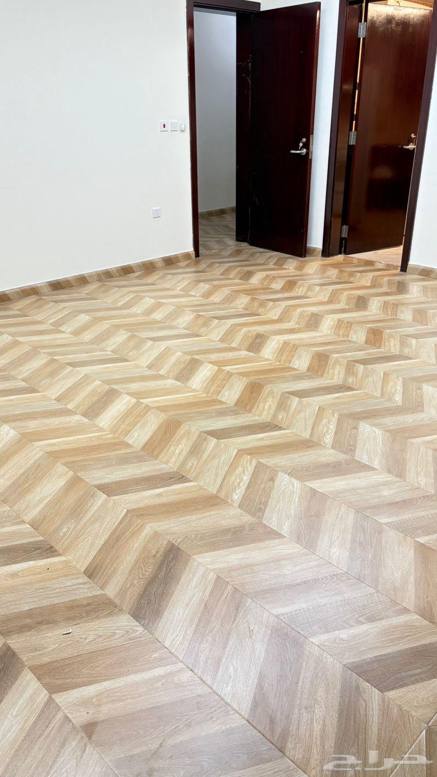 Approximately 55 square meters of 4 mm parquet, excellent condition, for sale due to relocation64586601456003111