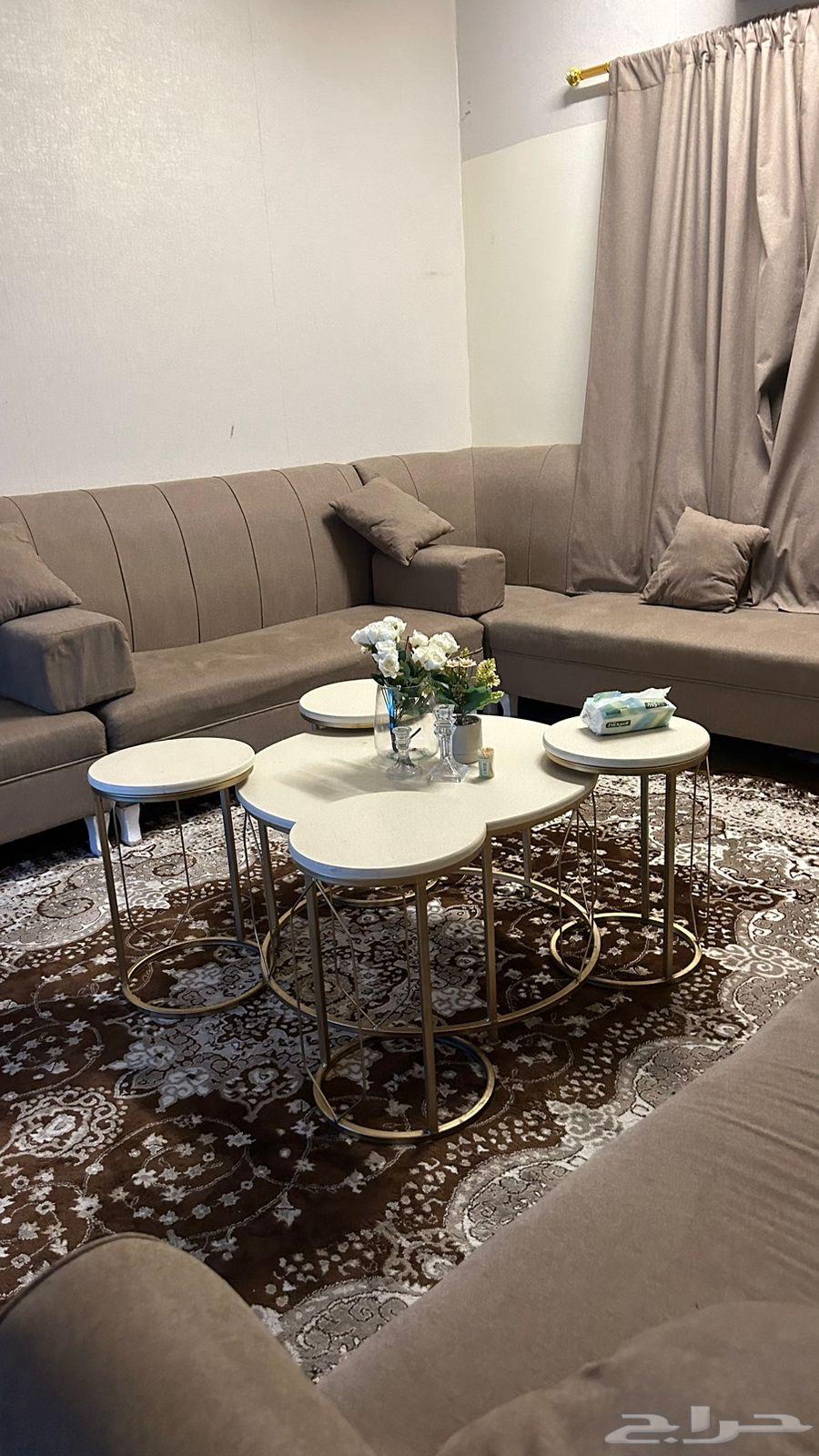 اثنين كنب مع طاولات نظيف ب 80064585770270466111