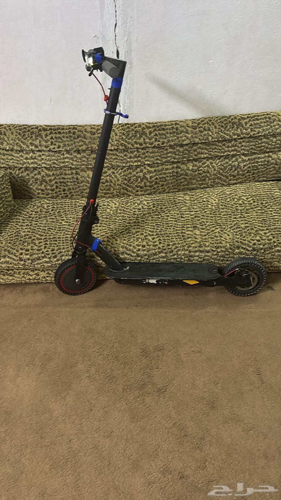سكوتر مستخدم نظيف مغير بطاريه وكفرات وشاحن جديد صيانه جديد64580308295170113