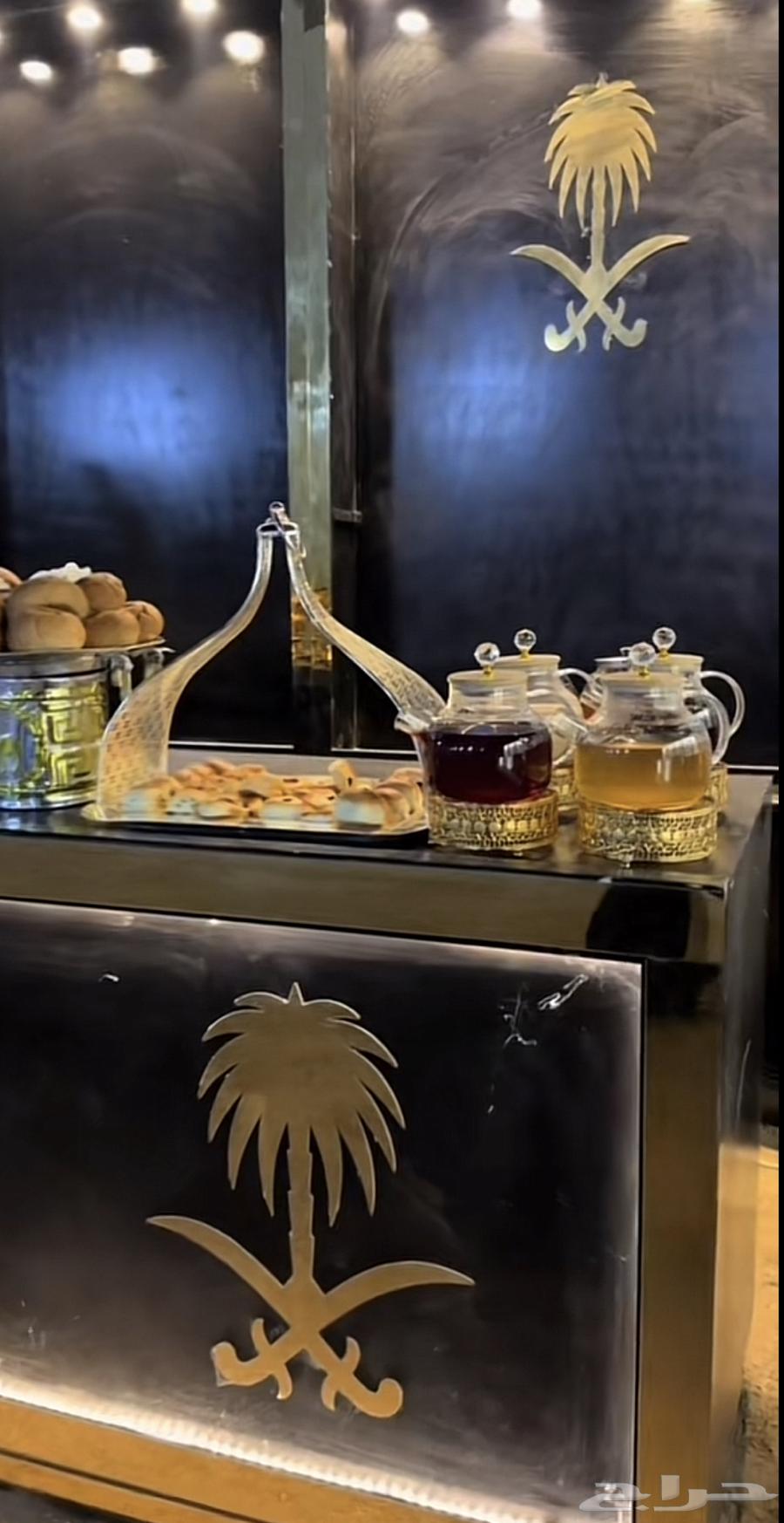 طاولة ضيافه للبيع64587602561921114