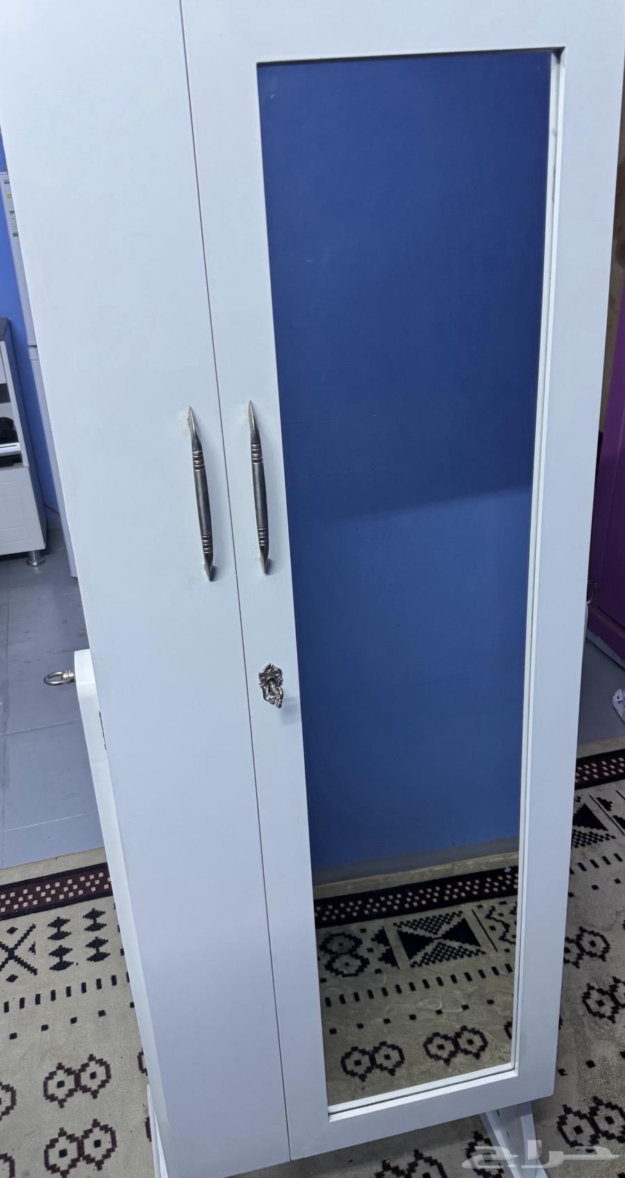 خزانة اكسسوارات بابين مع مرايه قابل للتفاوض64579855760643110