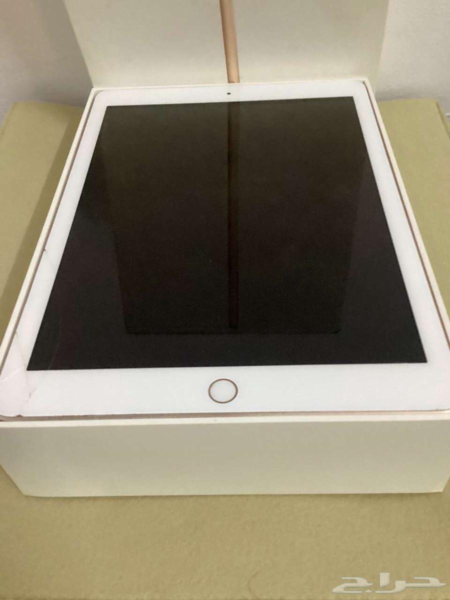 iPad 6th generation with its box, hard disk damaged64582709285761110