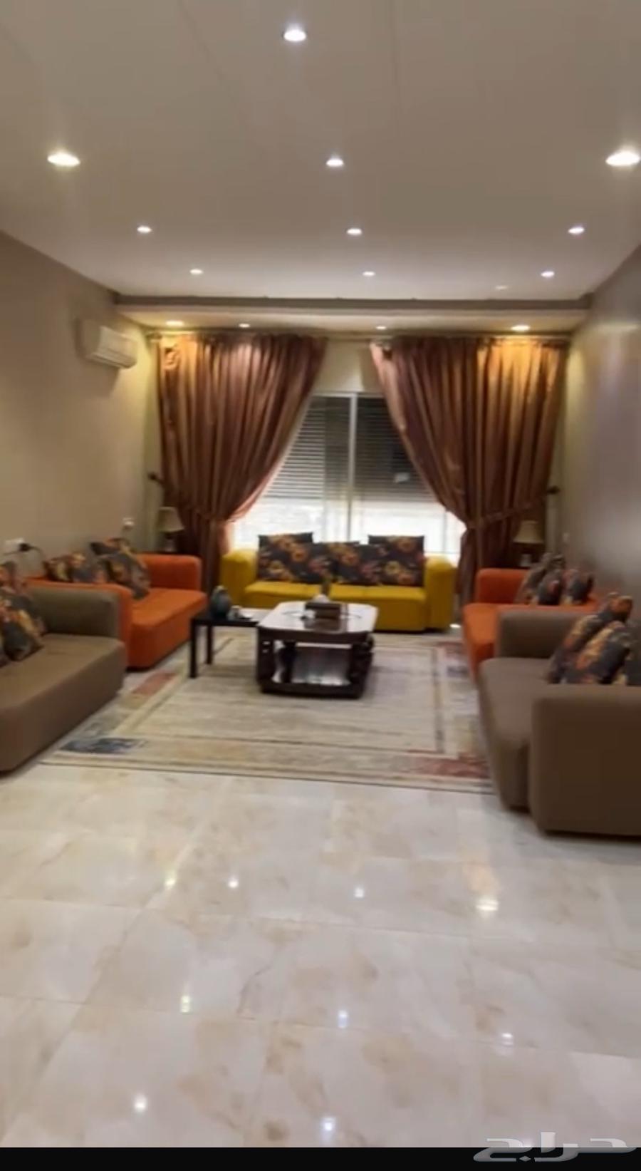 كنب من خمس قطع كل قطه ثلاث اشخاص مع الطاولات والفرشة64581607590913110