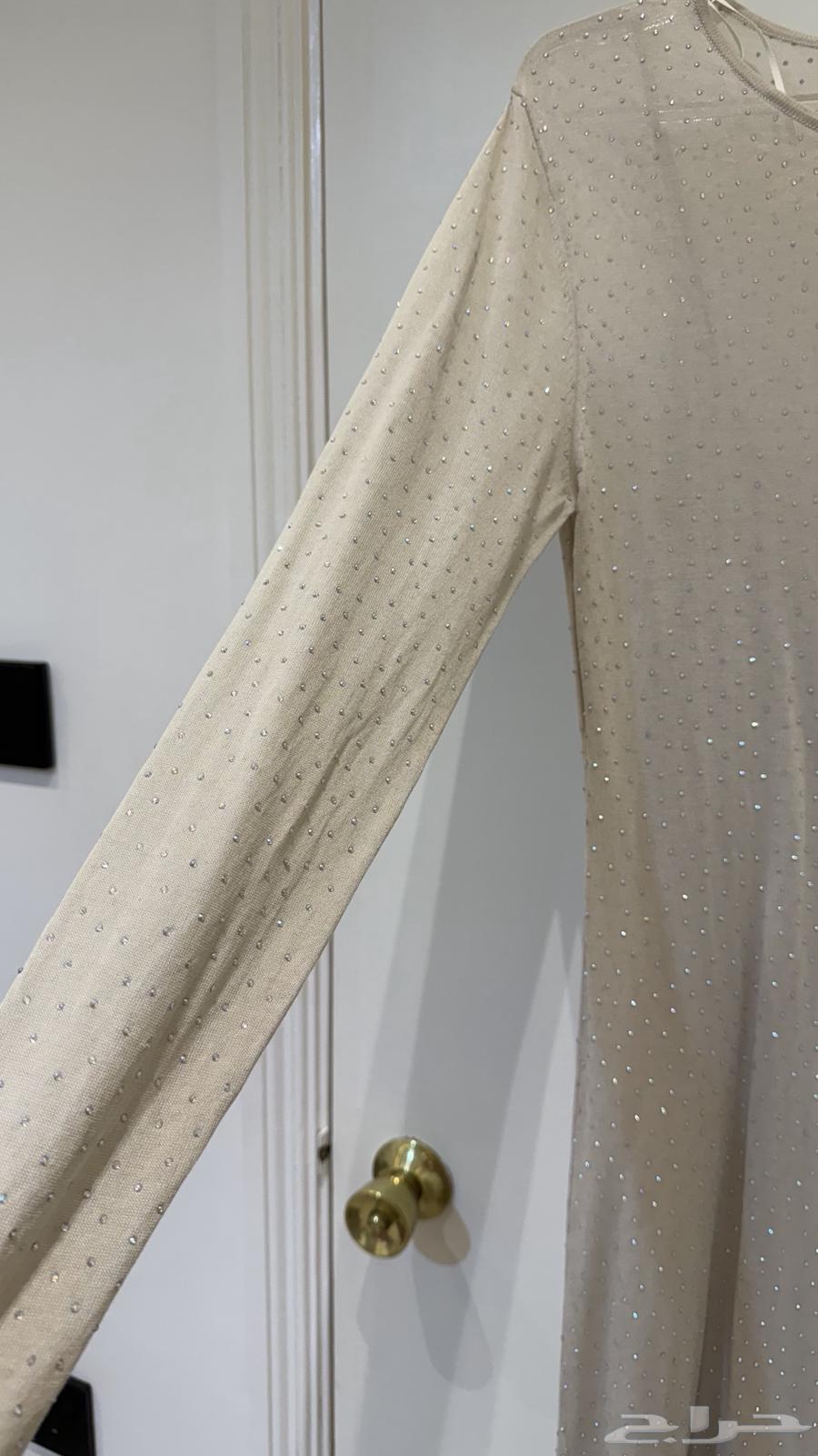 فستان لون بيج من زارا مقاس لارج  فستان أحمر المقاس لارج64593863874434110