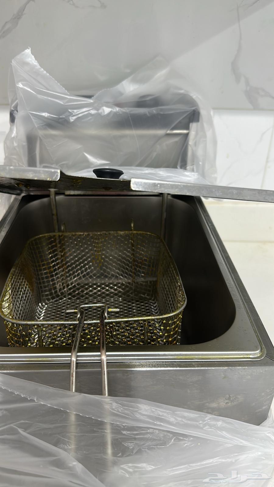 Deep fryer, size as shown in the picture, used for one and a half months, selling for 130 SAR64592250121091110