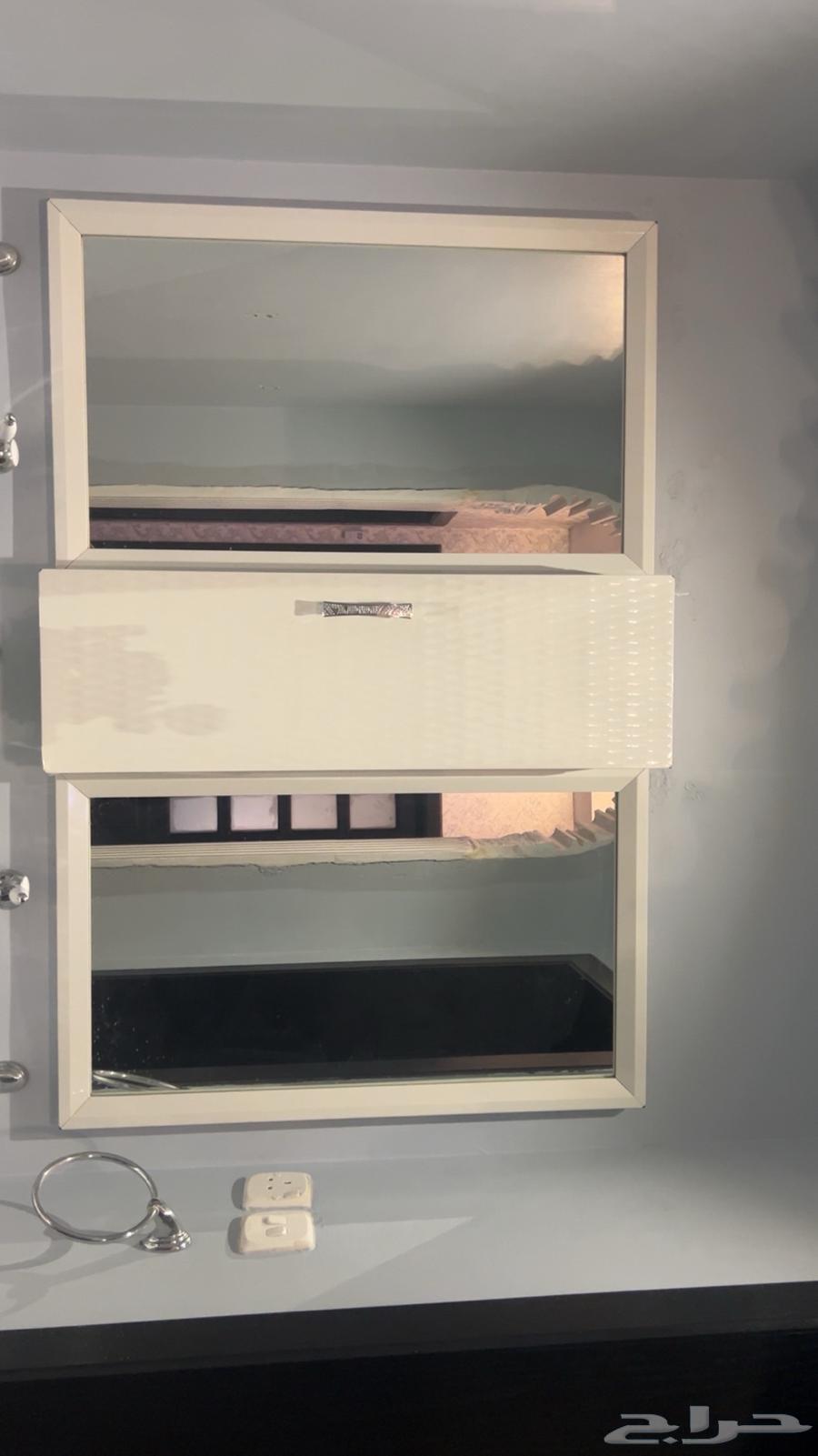 مغسلة بحالة ممتازة حوضين64590582011011114