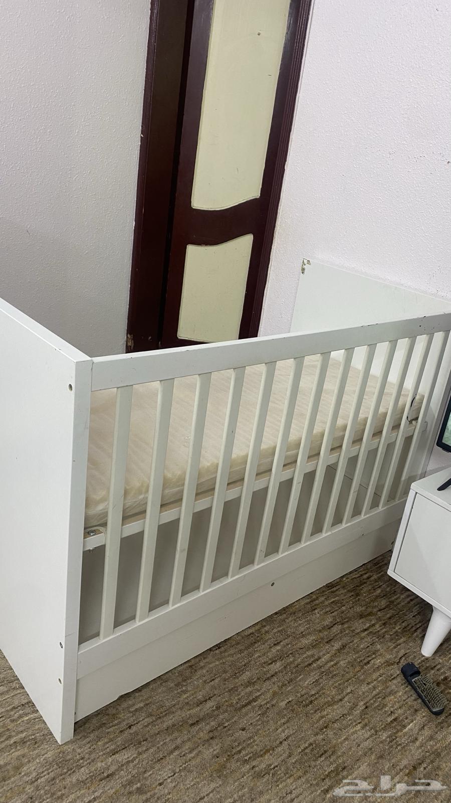 سرير اطفال من ايكيا64592902226690110