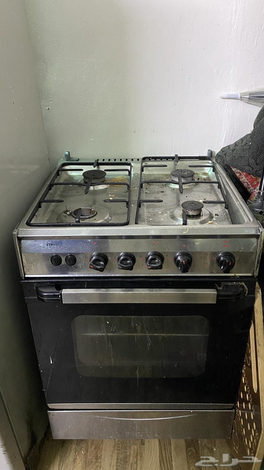 Three-eye gas stove and a refrigerator in good condition and both working64588918278657110