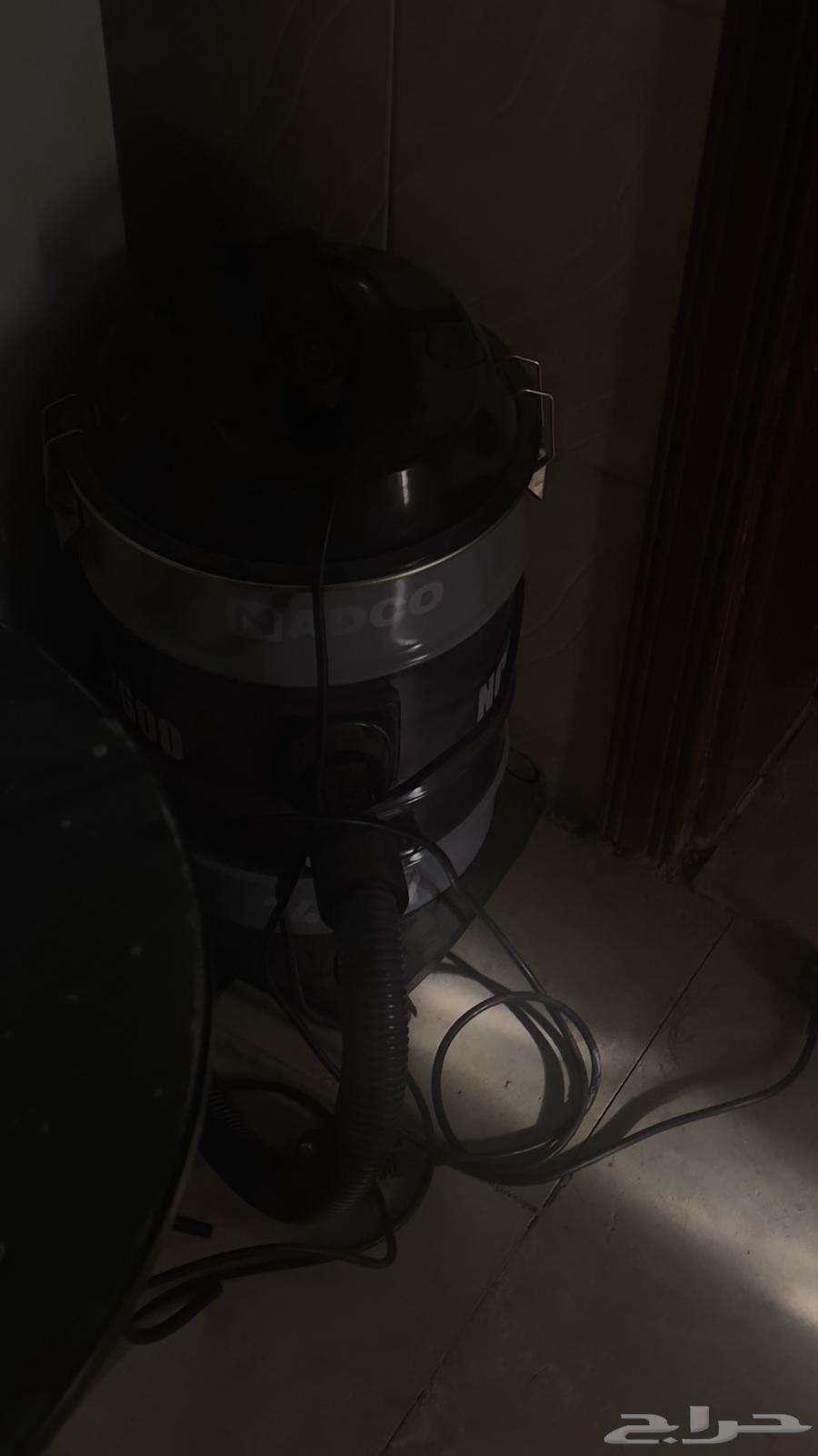 دولاب مطبخ اللمنيوم وطاولات حديد ومكنسة كهربائية ولوحه64592829965442111