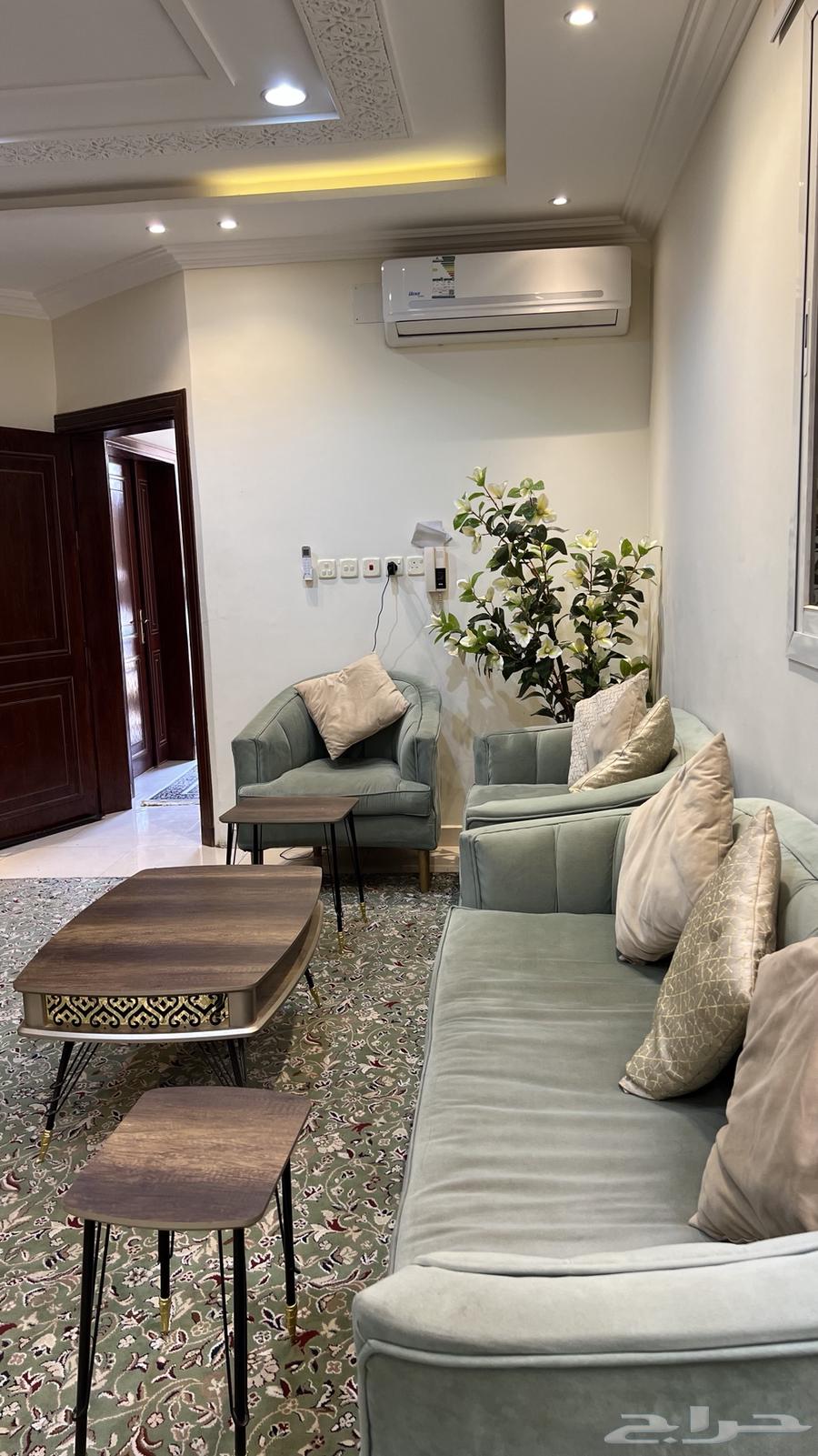 طقم كنب مع ثلاث طاولات64591129504258111