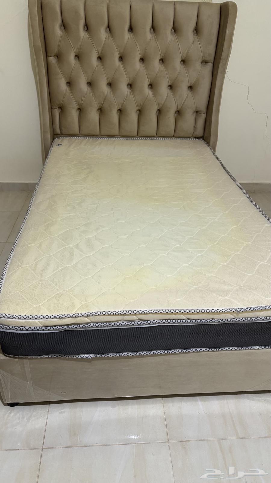 Double bed with mattress64591406865411110