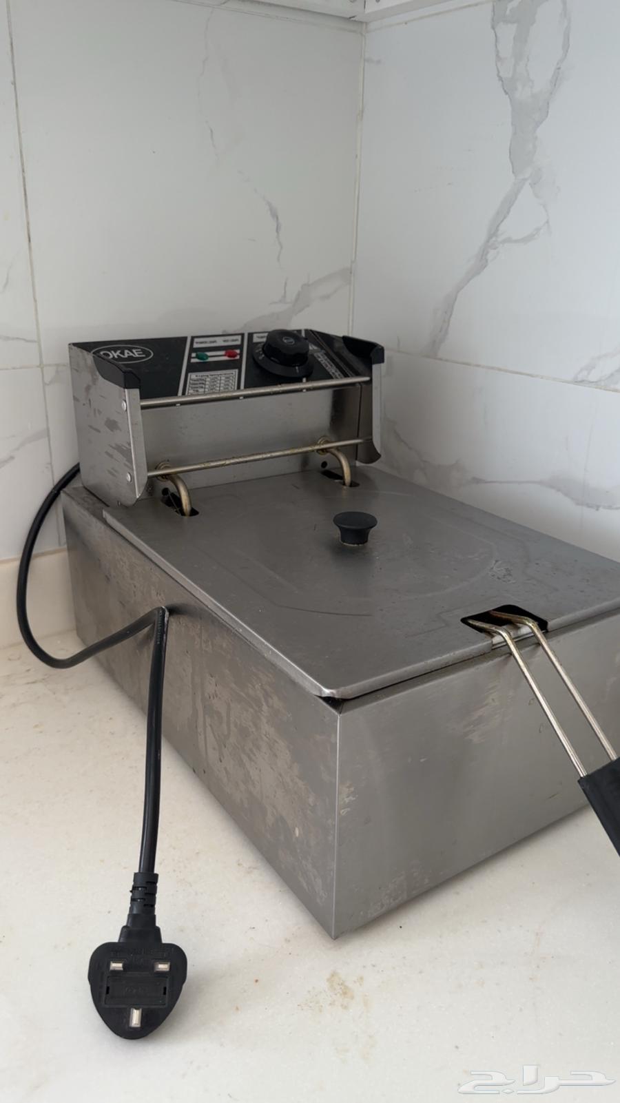 Deep fryer, size as shown in the picture, used for one and a half months, selling for 130 SAR64592250121091111