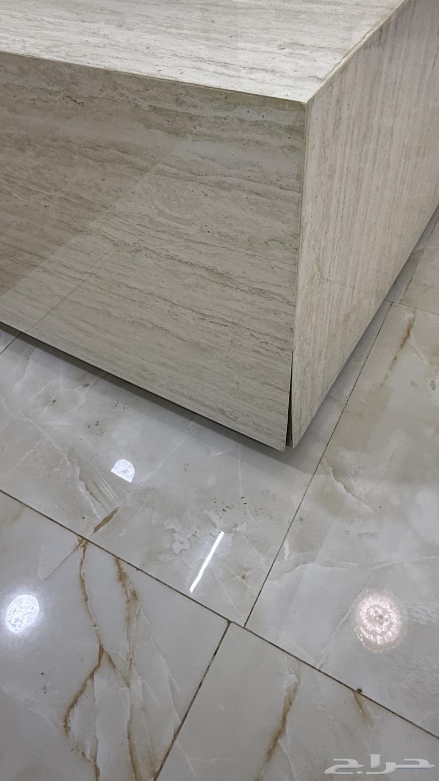 للبيع طاولة مع 6 طاولات خدمة64594344241666112