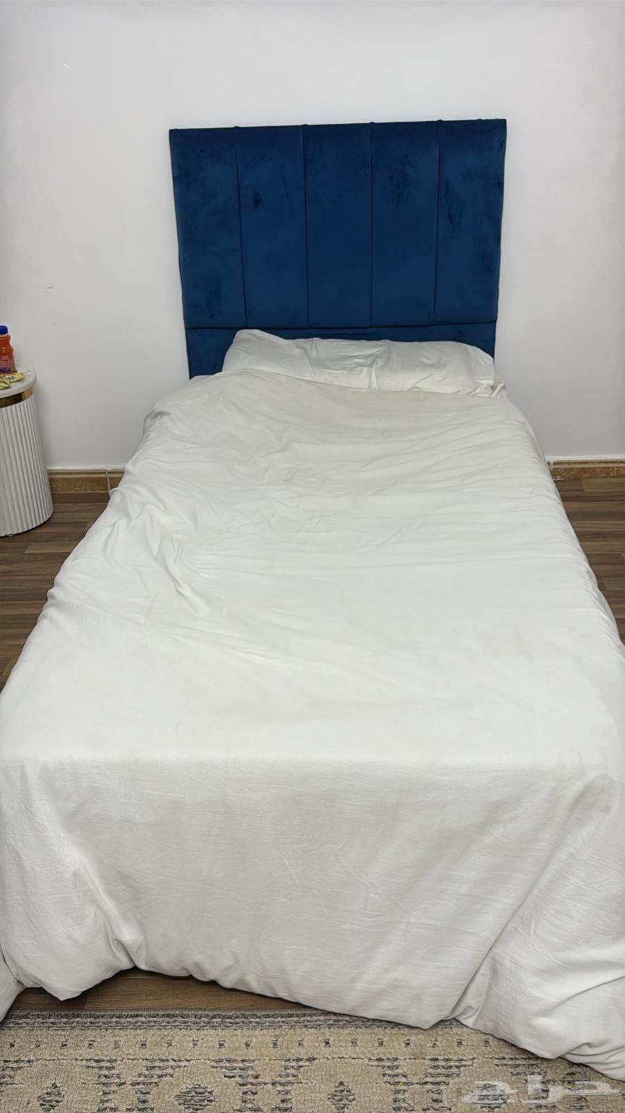 ثلاث قطع كنب طويله وسرير نفر64594862404865112