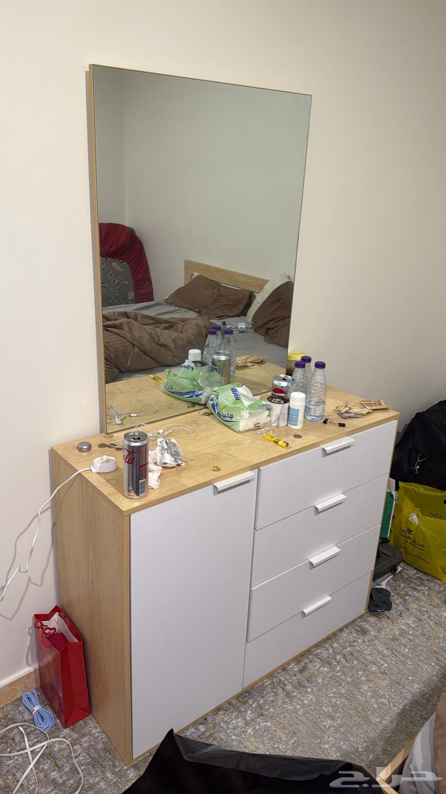 اثاث للبيع غرفتين نوم اسره نفرين وتسريحتين و4 كوميدينا فقط64591670915587114