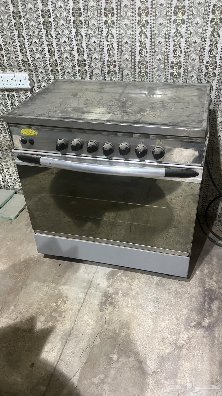 ثلاجه وفرن وطاوله64595205832321111